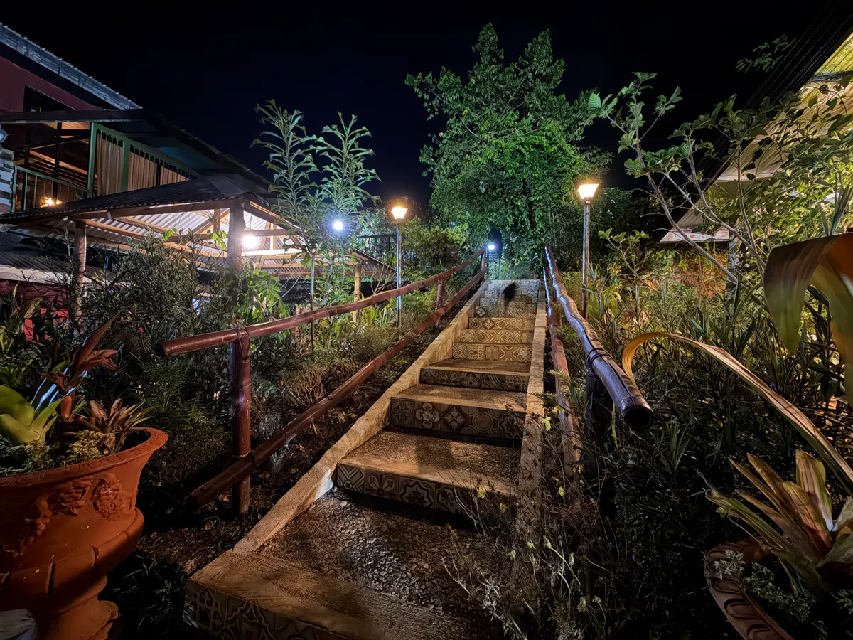 Outdoor garden area for picnic moments at San Jose Cabins